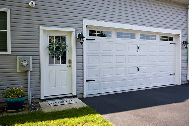 24/7 Emergency Garage Door Panel Replacement experts in Laclede County County, MO
